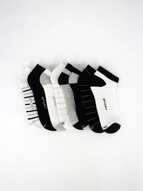 8 Pair Socks