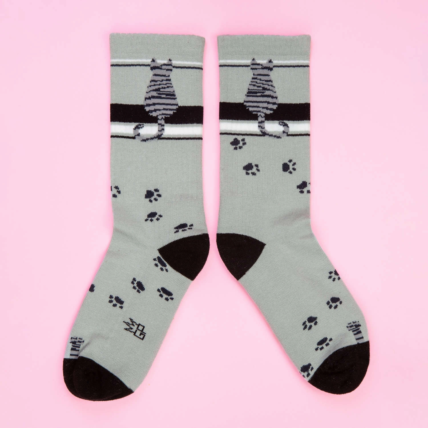 Sitting Gray Tabby Cat - Gym Crew Socks