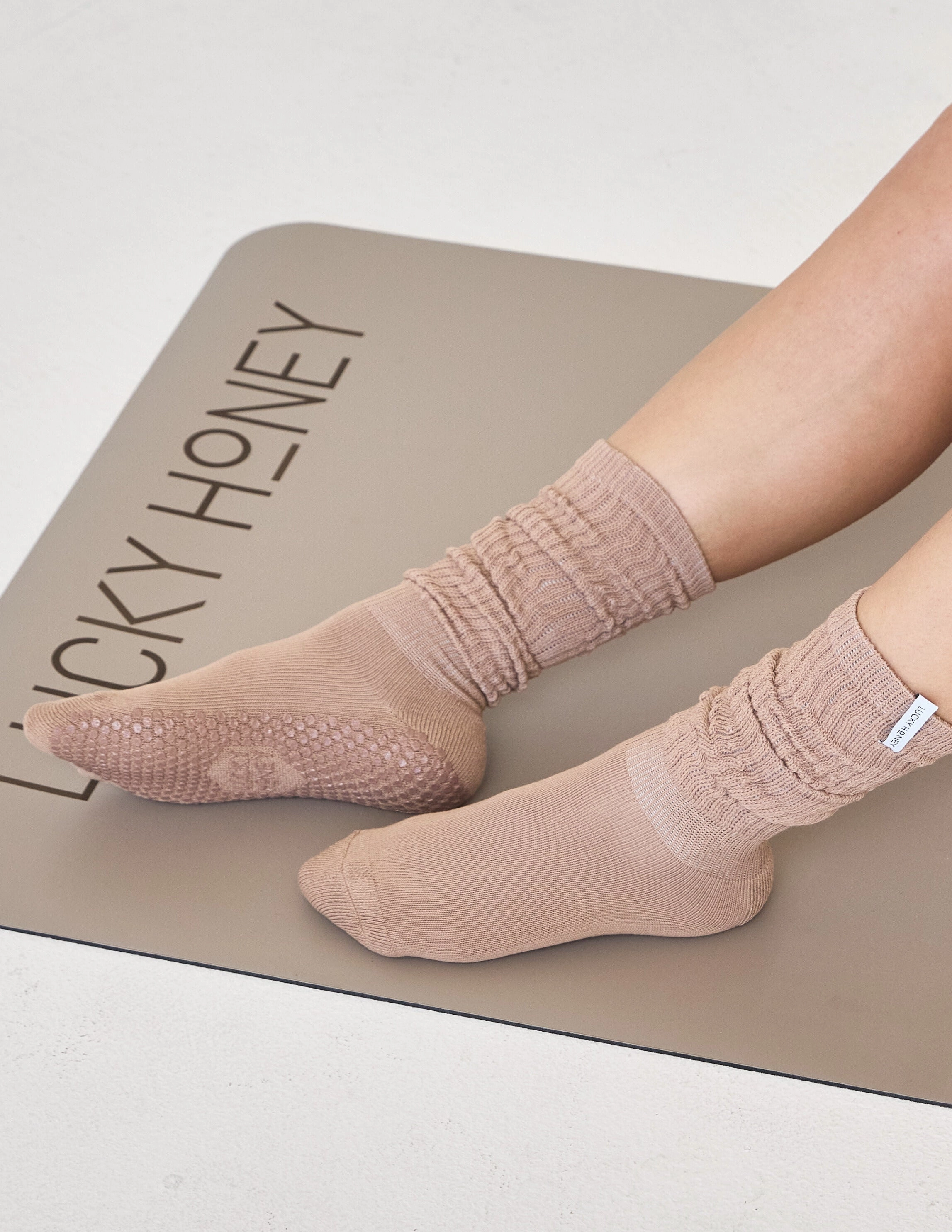 The Scrunchie Grip Sock Cocoa