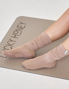 The Scrunchie Grip Sock Cocoa